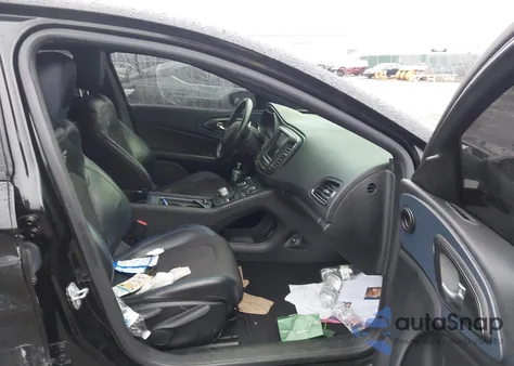 2015 Chrysler 200 S z USA, uszkodzony, nr VIN 1C3CCCBG3FN517745